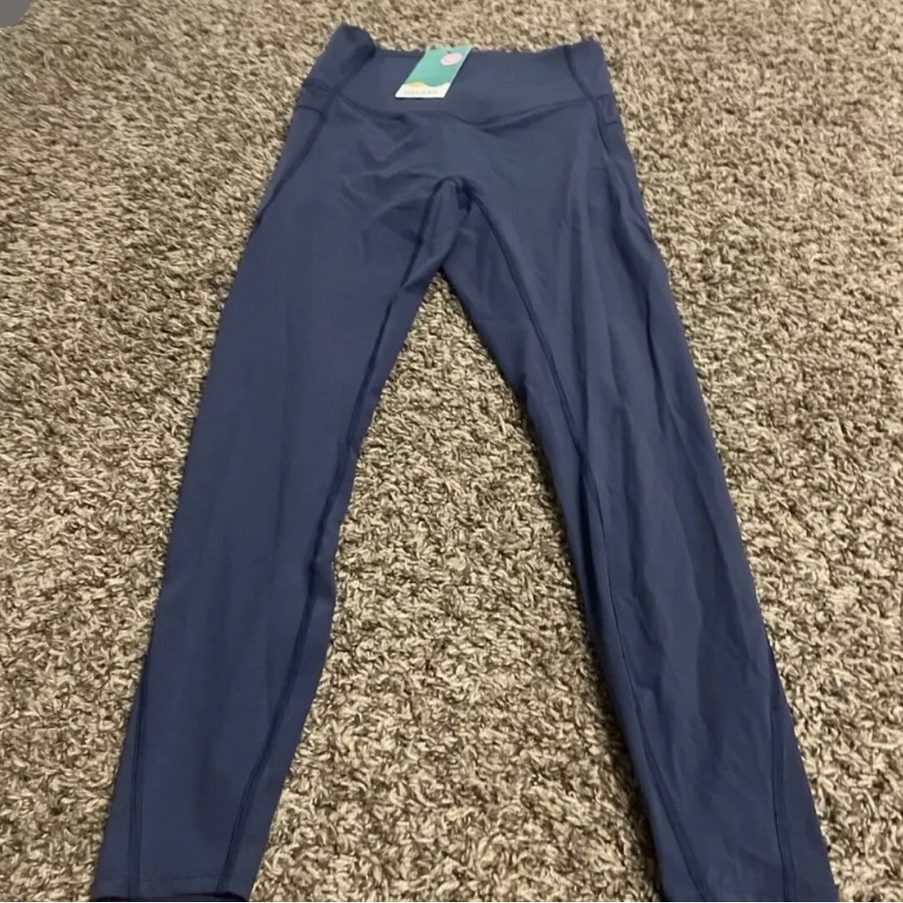 halara nwt
small
athletic leggings navy blue cell phone pockets new
retails $45